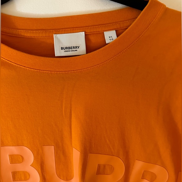 Burberry Orange Men's T-Shirt Burberry Oversized Graphic Logo T-Shirt – Size XL - Picture 4 of 6
